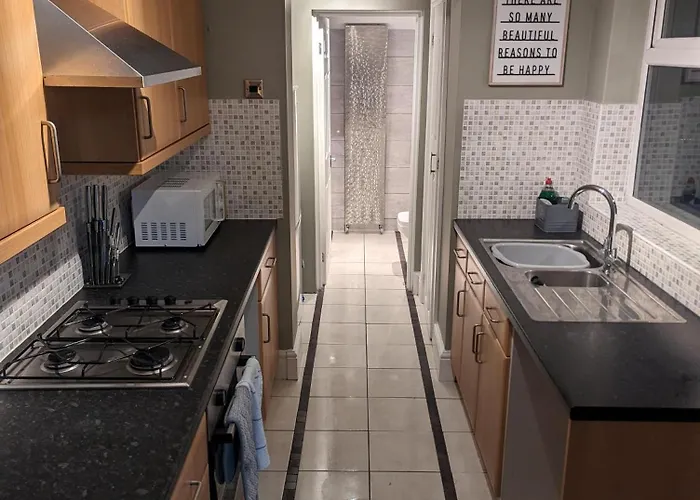 2 Bed House - Garden & Excellent Wifi