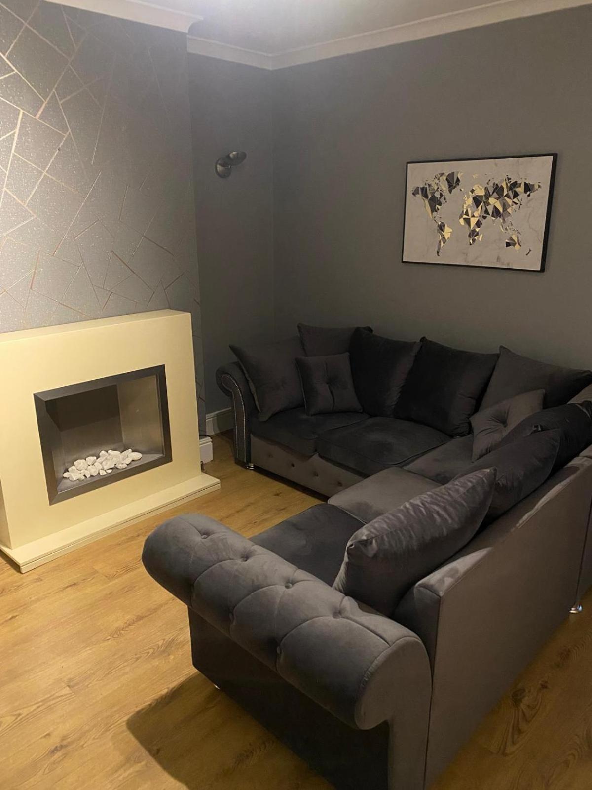 2 Bed House - Garden & Excellent Wifi *